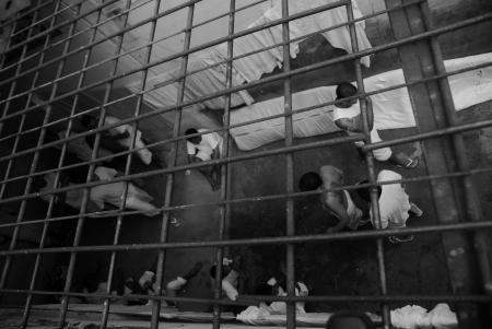 Homem preso por matar cachorro é encontrado morto em cela 17 presidios entorno